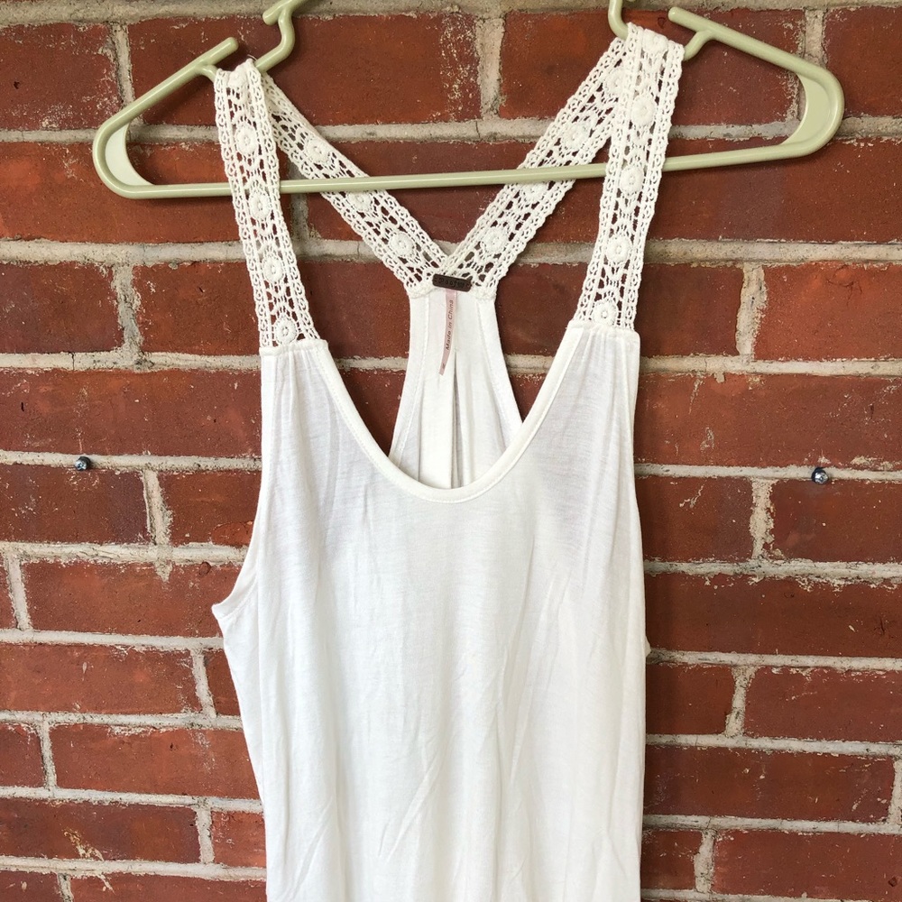 🌴3/$12 Poof flowy tank top